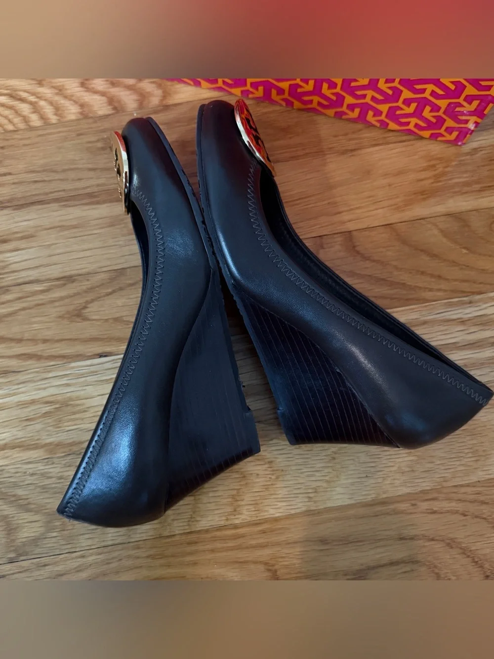 Tory Burch Sally Wedge Mestico Leather Pumps Coconut Gold 6.5 NEW
